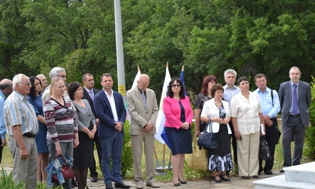 Тракийци почетоха паметта на децата, изклани край Илиева нива