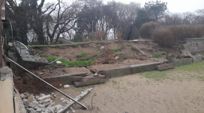 Проливни дъждове и бурни вълни отнесоха плажовете на Созопол